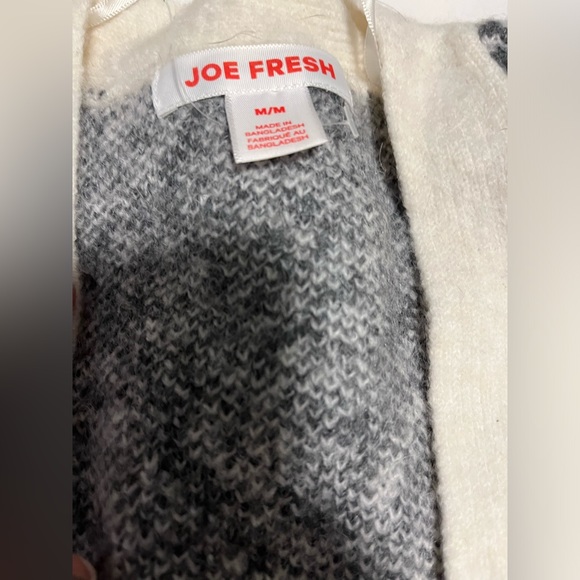 Soft Pattern Cardigan - Size Medium - Picture 4 of 4